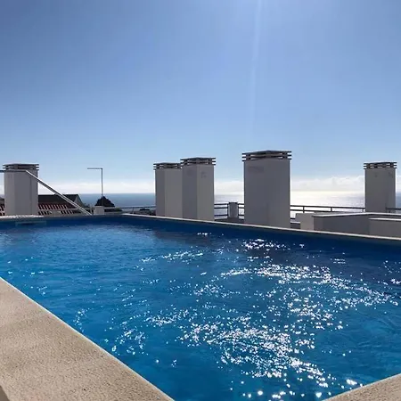 North Breeze - 2 Bedroom With Rooftop Pool