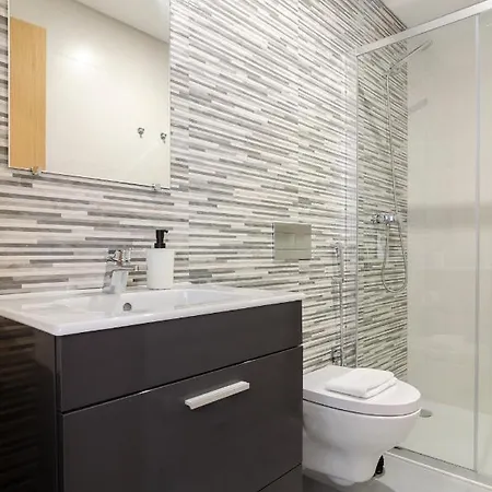 North Breeze - 2 Bedroom With Rooftop Pool